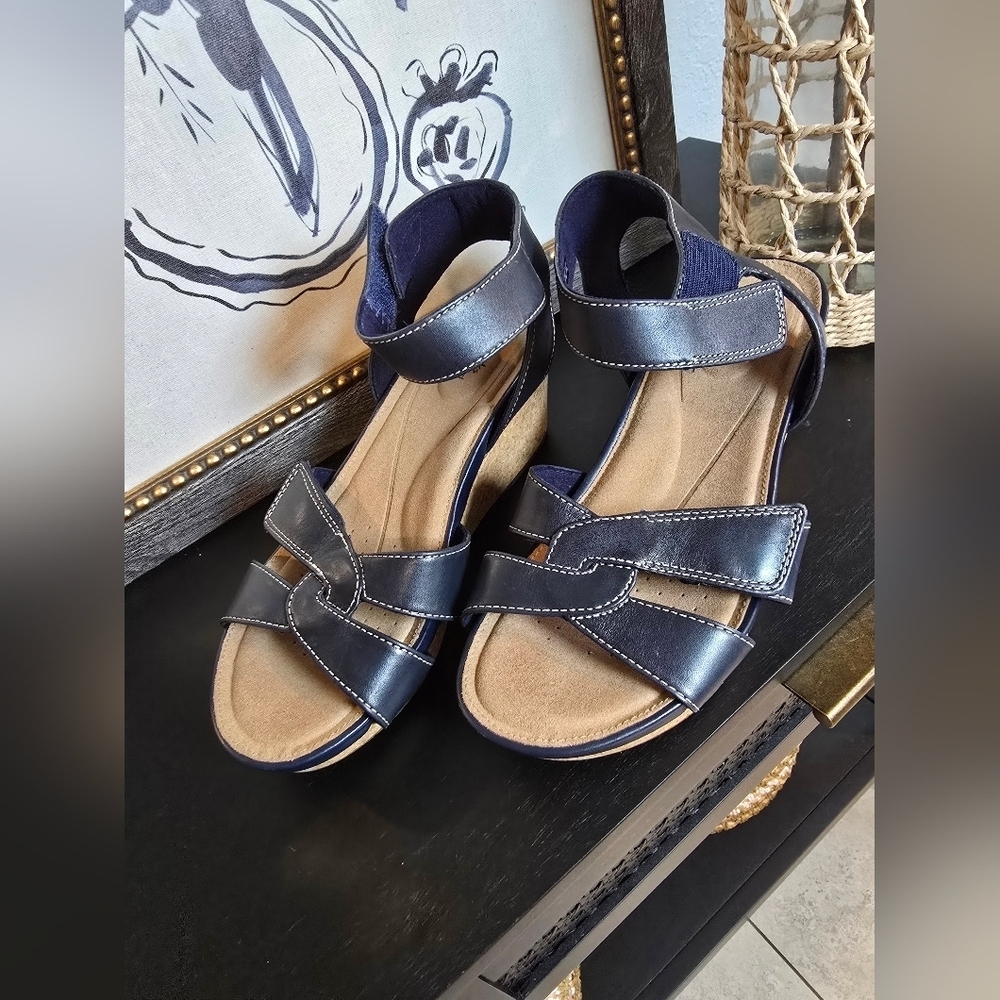 Clarks Women's Unstructured Slingback Capri Strap Wedge Navy Sandals 8 - Picture 2 of 8